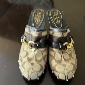 I am selling I pair of of bob 8 1/2 nice looking